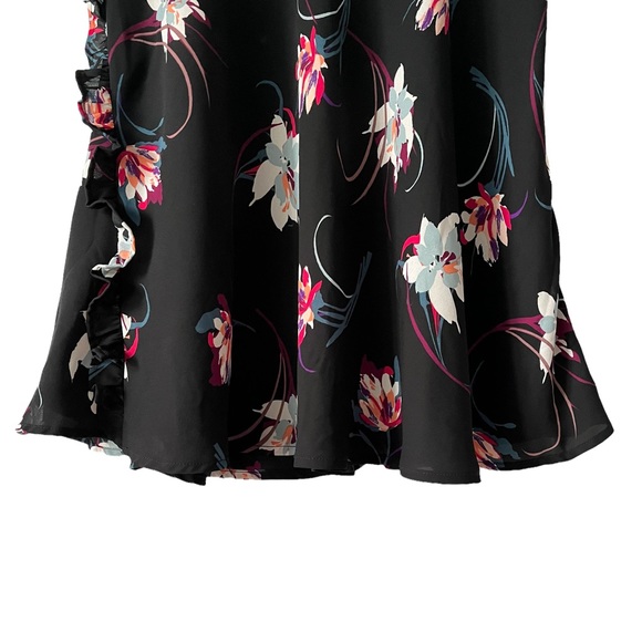 Vintage Gorgeous Black Floral Skirt - Elegant & Timeless Style! - Picture 5 of 6